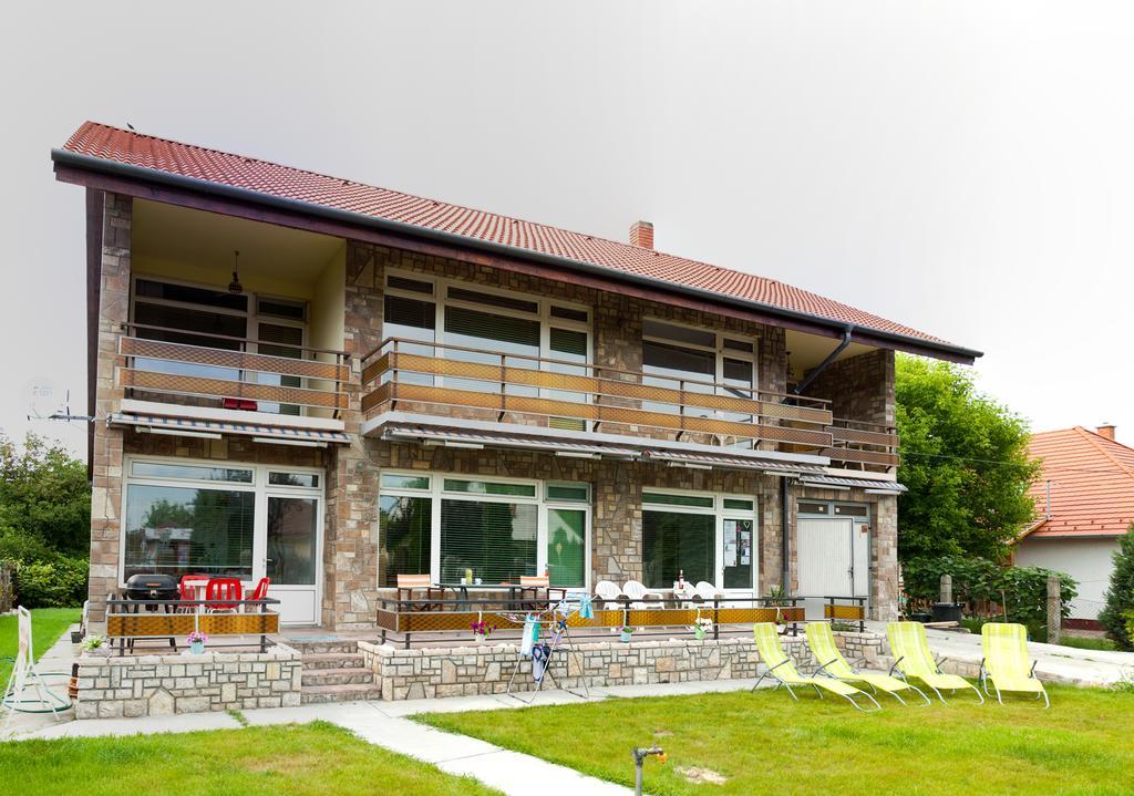 Boathouse Balatonlelle With Sauna Rum bild